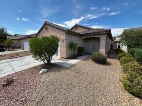 Building Photo - Beautiful 3Bed/2Bath Single Story Home loc...