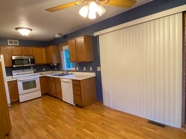 Building Photo - 2415 319th Ln NE