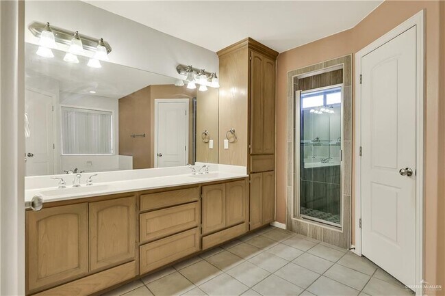 Building Photo - 15 Quamasia Ave