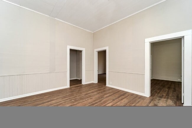 Building Photo - Talladega Beauty! Renovated 4BR/2BA with Huge Covered Porch