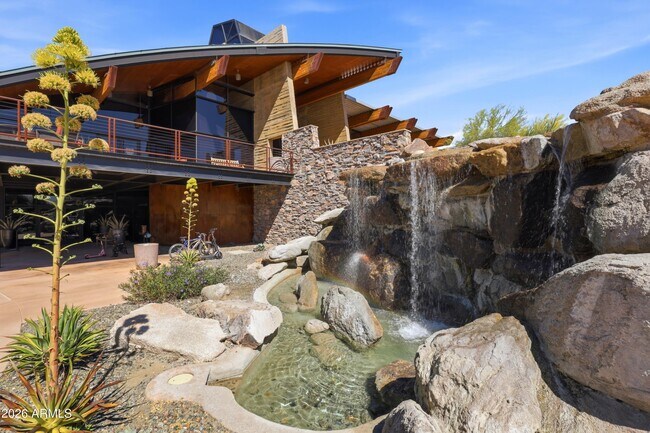 Building Photo - 1717 W Buckhorn Trail