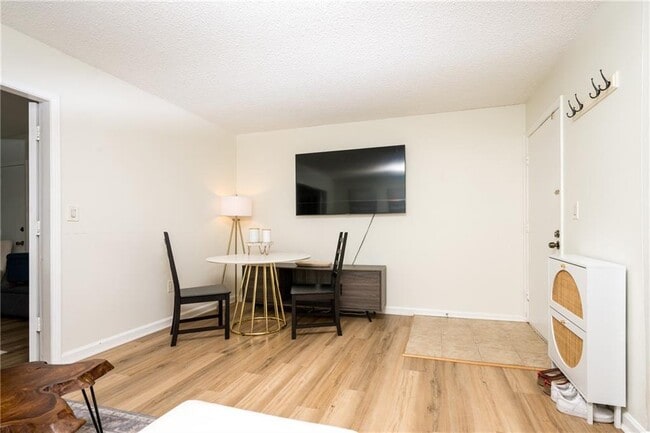 Building Photo - 127 Lablanc Way NW
