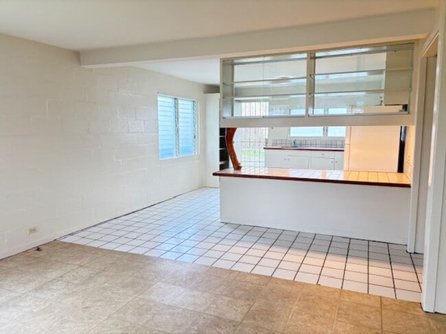 Building Photo - Two Bedroom Duplex