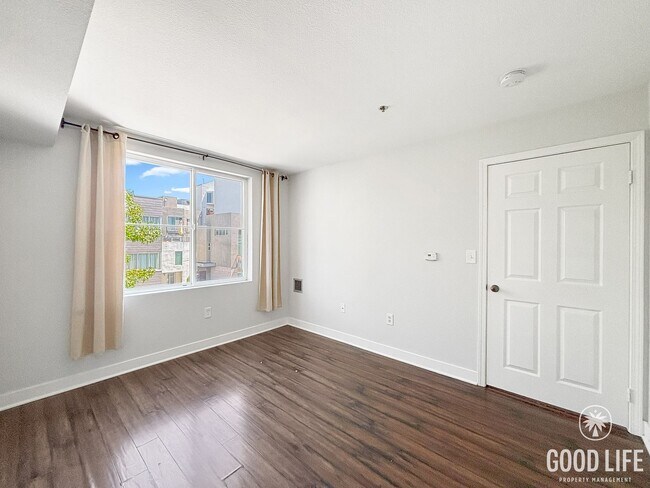 Building Photo - Stunning 2BD/2BA Condo in Little Italy W/ ...