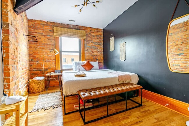 Building Photo - 1180 N High St