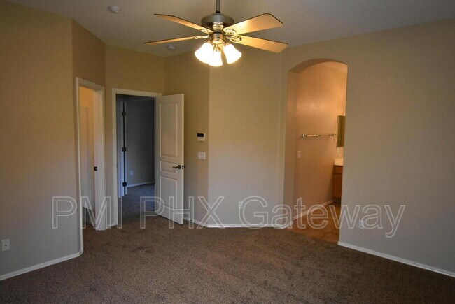 Building Photo - 1133 E Jade Dr