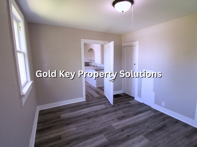 Building Photo - COMING SOON!! Spacious 3 BR 1 BA with Covered Porch and Garage (SECTION 8 APPROVED)