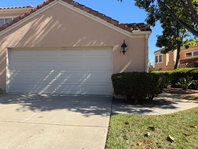 Building Photo - 2110 Northshore Dr