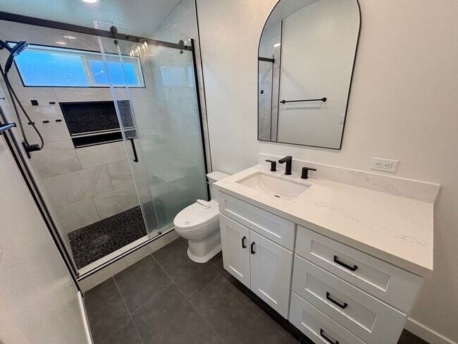 Building Photo - 4 Bedroom home located in beautiful La Habra neighborhood