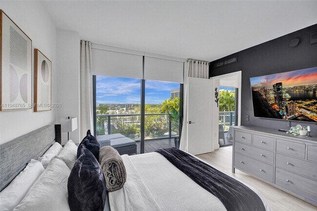 Building Photo - 121 NE 34th St