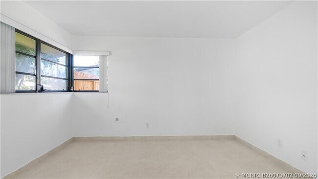 Building Photo - 2161 NE 35th St