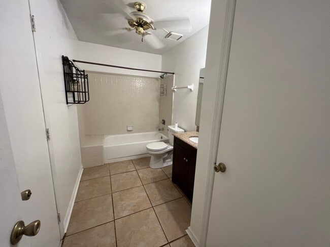 Building Photo - 121 Boardwalk Ln