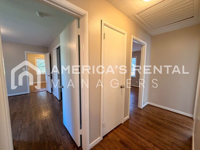 Building Photo - Half-Month Off Move-in Special! Cozy & Convenient 3-Bedroom Home for Rent! SECTION 8 FREINDLY!