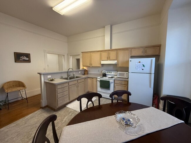 Building Photo - 605 Harrison St