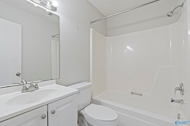 Building Photo - 2710 Cave Ave NW