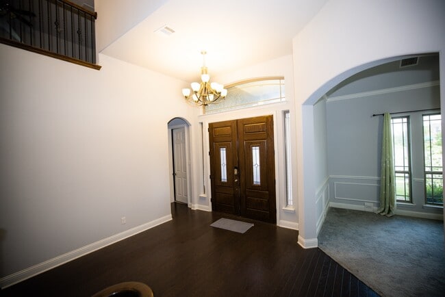 Building Photo - 13923 Hopewell Dr