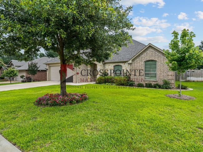 Building Photo - 3 Bedroom 2 Bath Near Three Lakes MS!