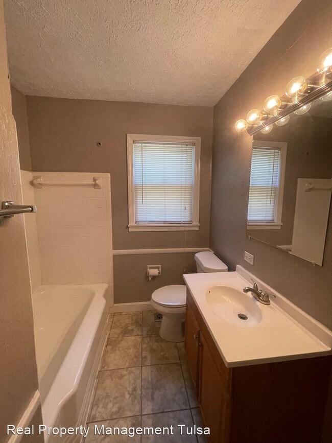 Building Photo - 3 br, 1 bath House - 5004 S Quincy Ave