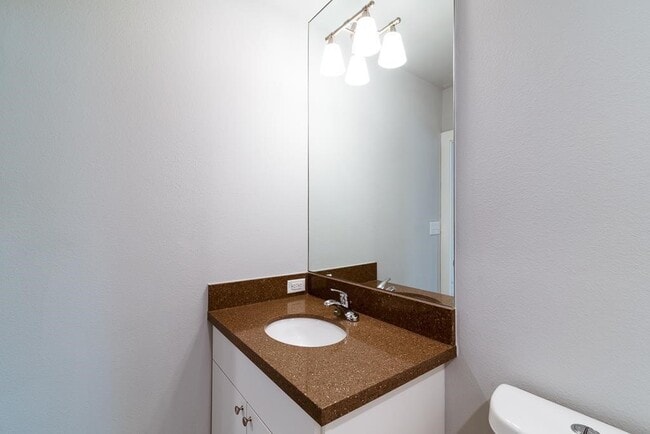 Building Photo - 1919 Lombardy St