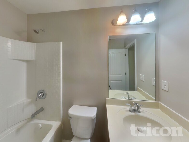 Building Photo - 3380 Baylor Cir