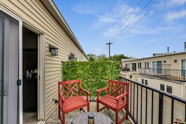 Building Photo - 4915 W Gunnison St