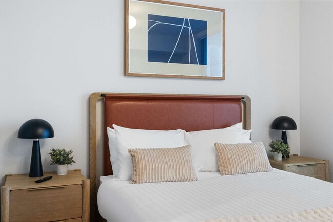 Building Photo - 11 NE 6th St