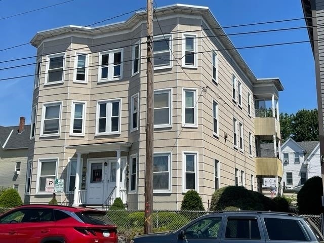 Building Photo - 135 Amory St