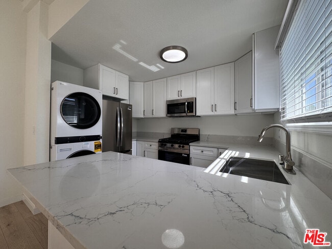 Building Photo - 12001 Sylvester St