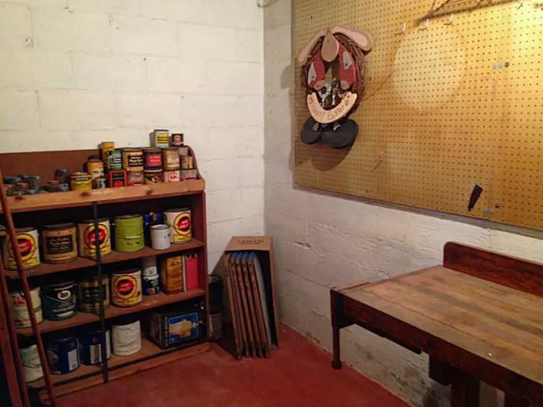 Building Photo - 200 N Sycamore Ave