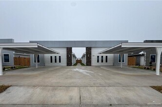 Building Photo - 12 Notre Dame Ave