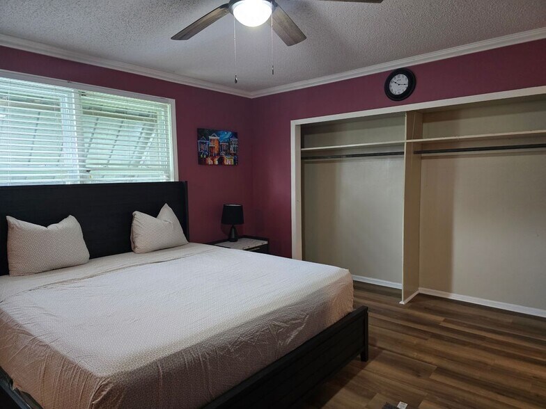 Building Photo - 912 Monticello Ave