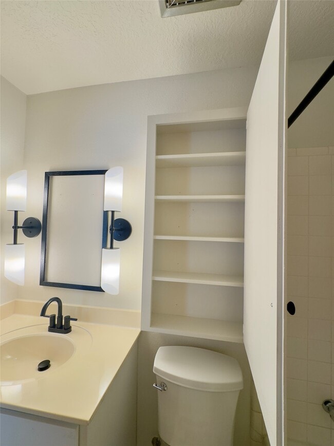 Building Photo - 24231 Shellbrook Dr