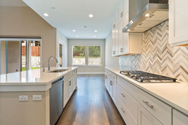 Building Photo - Beautiful Move-In Ready 4 bedroom, 3 bathroom home in Liberty Hill ISD!