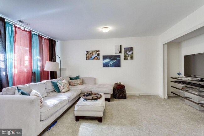 Building Photo - 901 Harrison Cir