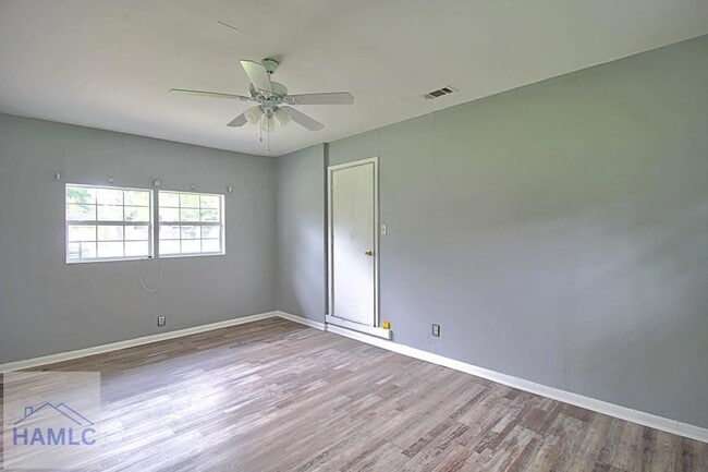 Building Photo - 511 Red Oak Rd