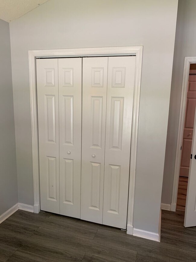 Building Photo - Charming Cherokee Mills Home!