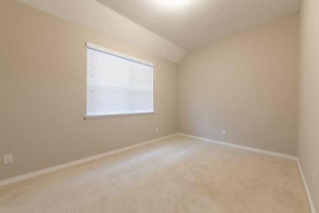Building Photo - 22138 Grand Mist Dr