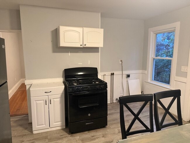 Building Photo - 10 Cushman St