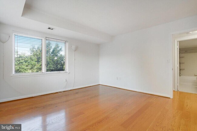 Building Photo - 545 E Braddock Rd