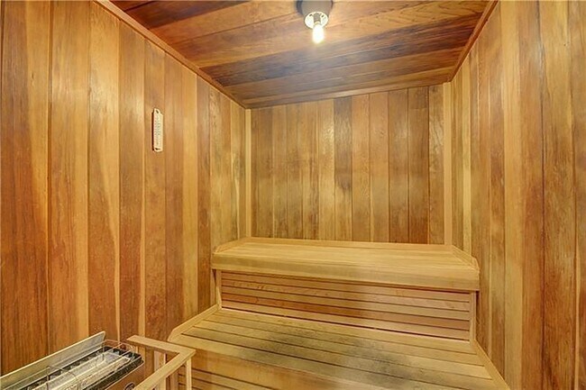 Building Photo - 525 N Ocean Blvd