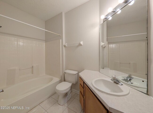 Building Photo - 10550 Baymeadows Rd