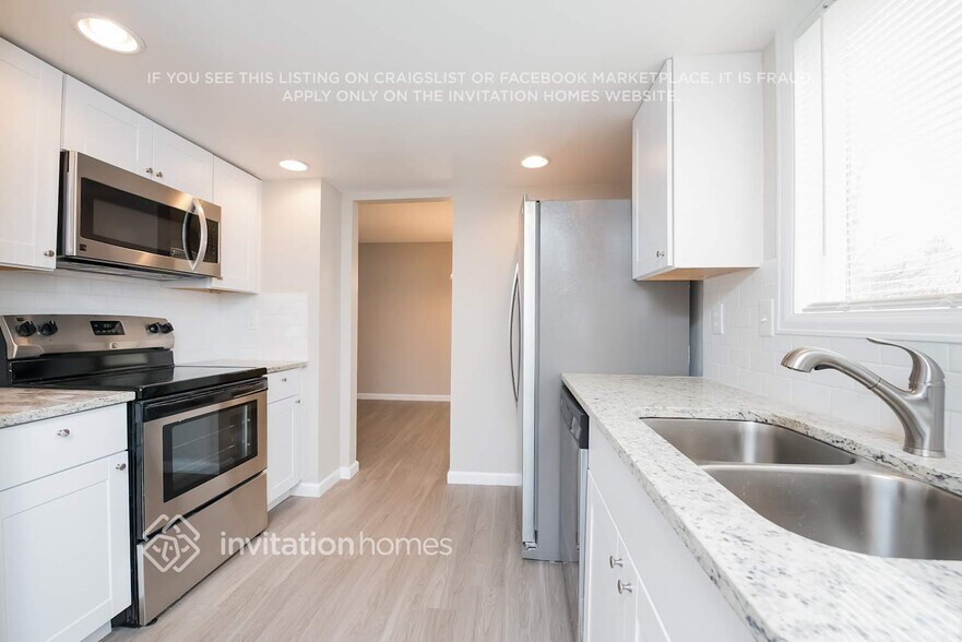 Building Photo - 10439 Iris Way