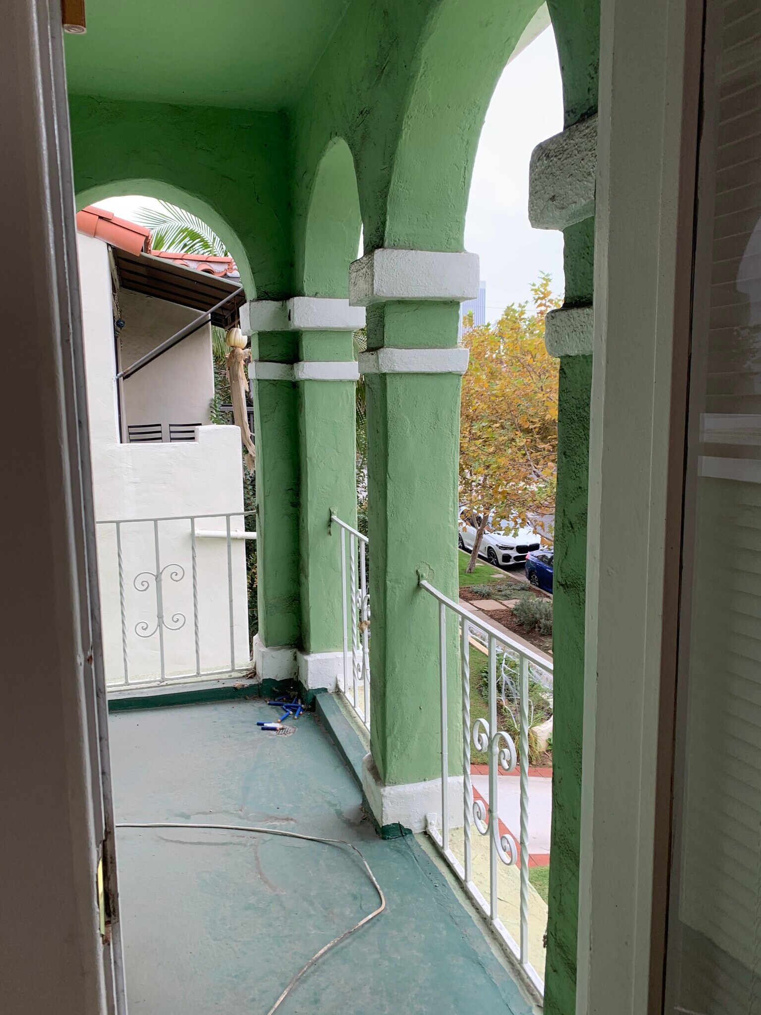 Building Photo - 1117 S Hayworth Ave
