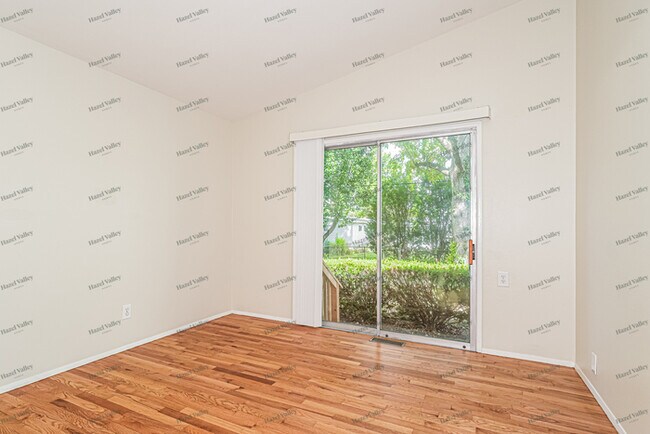 Building Photo - 585 Versailles Dr
