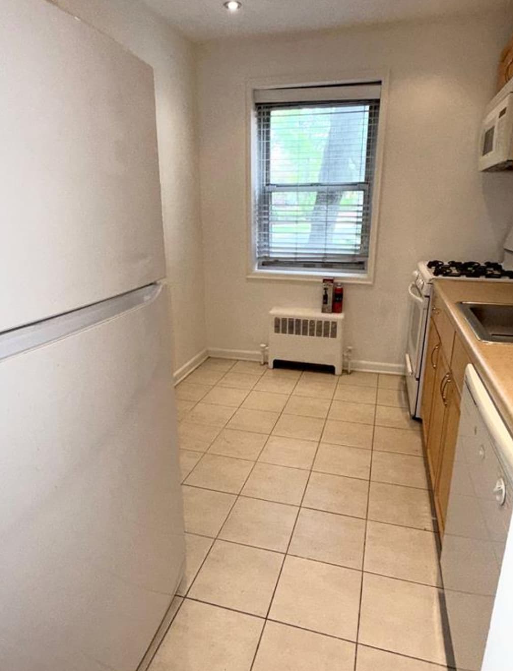 Building Photo - 2330 Linwood Ave