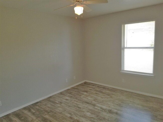 Building Photo - 2506 Caprice Dr