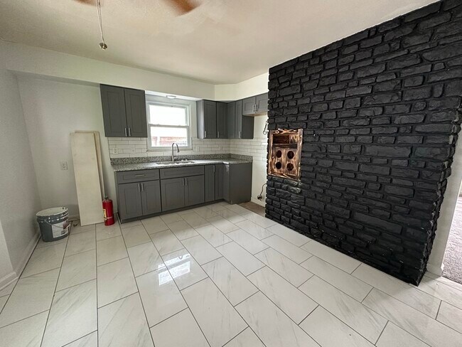 Building Photo - 5125 Bigelow Dr