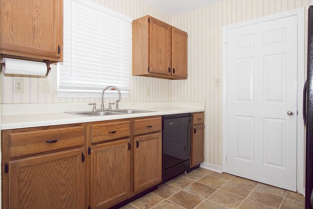 Building Photo - Coming Soon! Cozy 1 Bed / 1 Bath End Unit ...