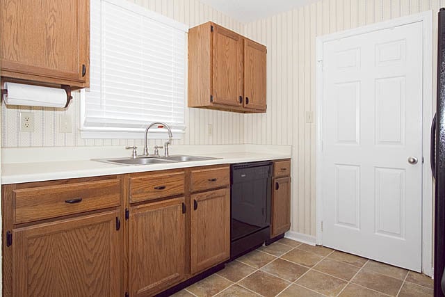 Building Photo - Coming Soon! Cozy 1 Bed / 1 Bath End Unit Townhome In North Durham!