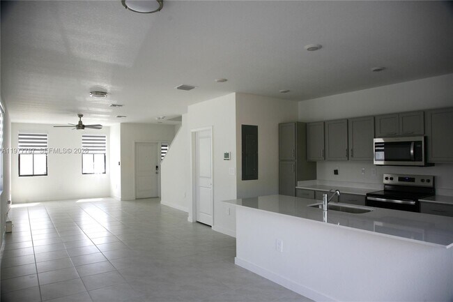 Building Photo - 371 NE 16th St